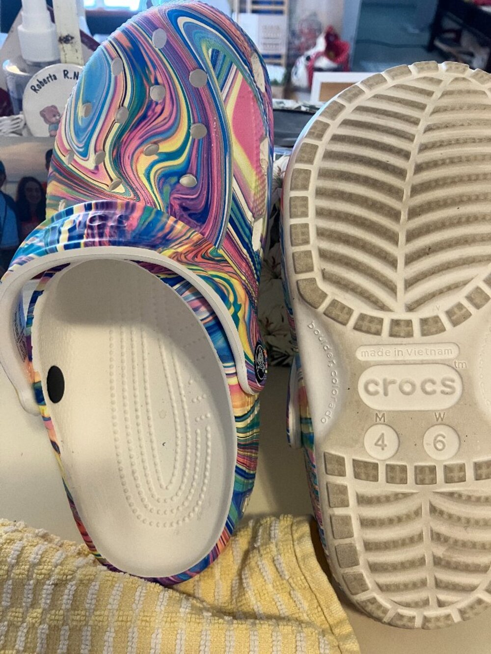 crocs